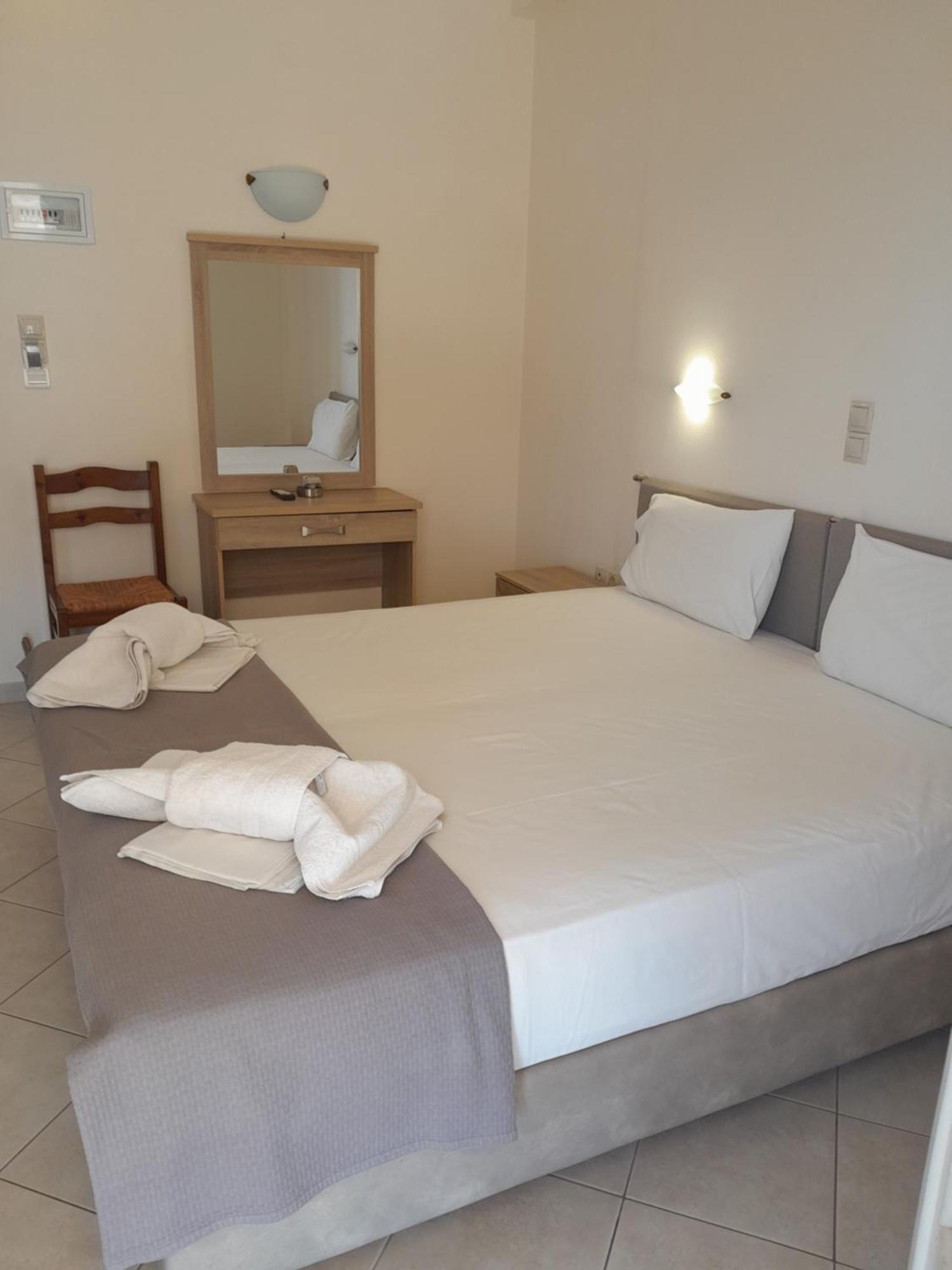Barbara II Otel Agia Marina  Dış mekan fotoğraf