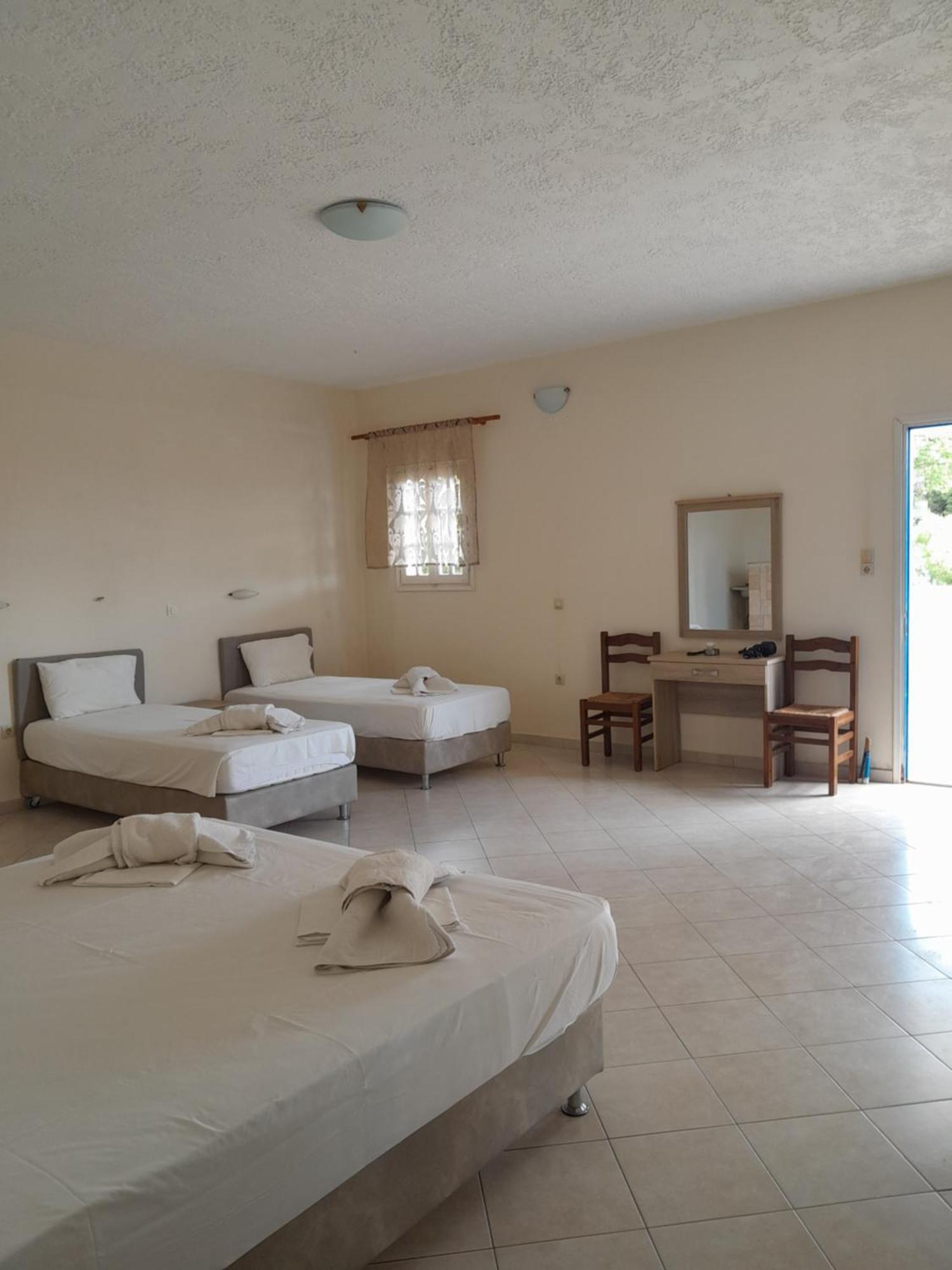 Barbara II Otel Agia Marina  Dış mekan fotoğraf